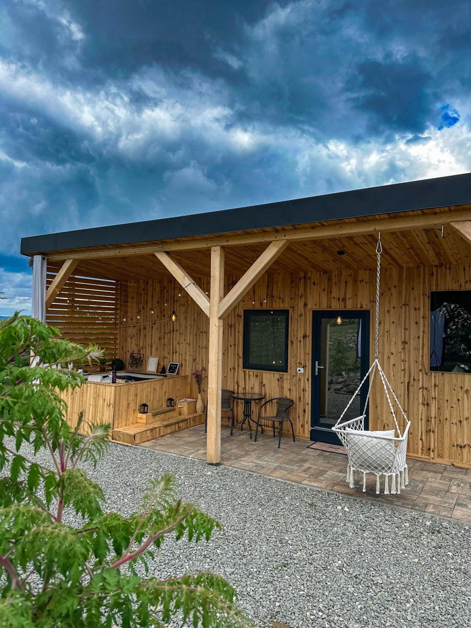 Kubiq Transalpina Villa Petresti Exterior photo