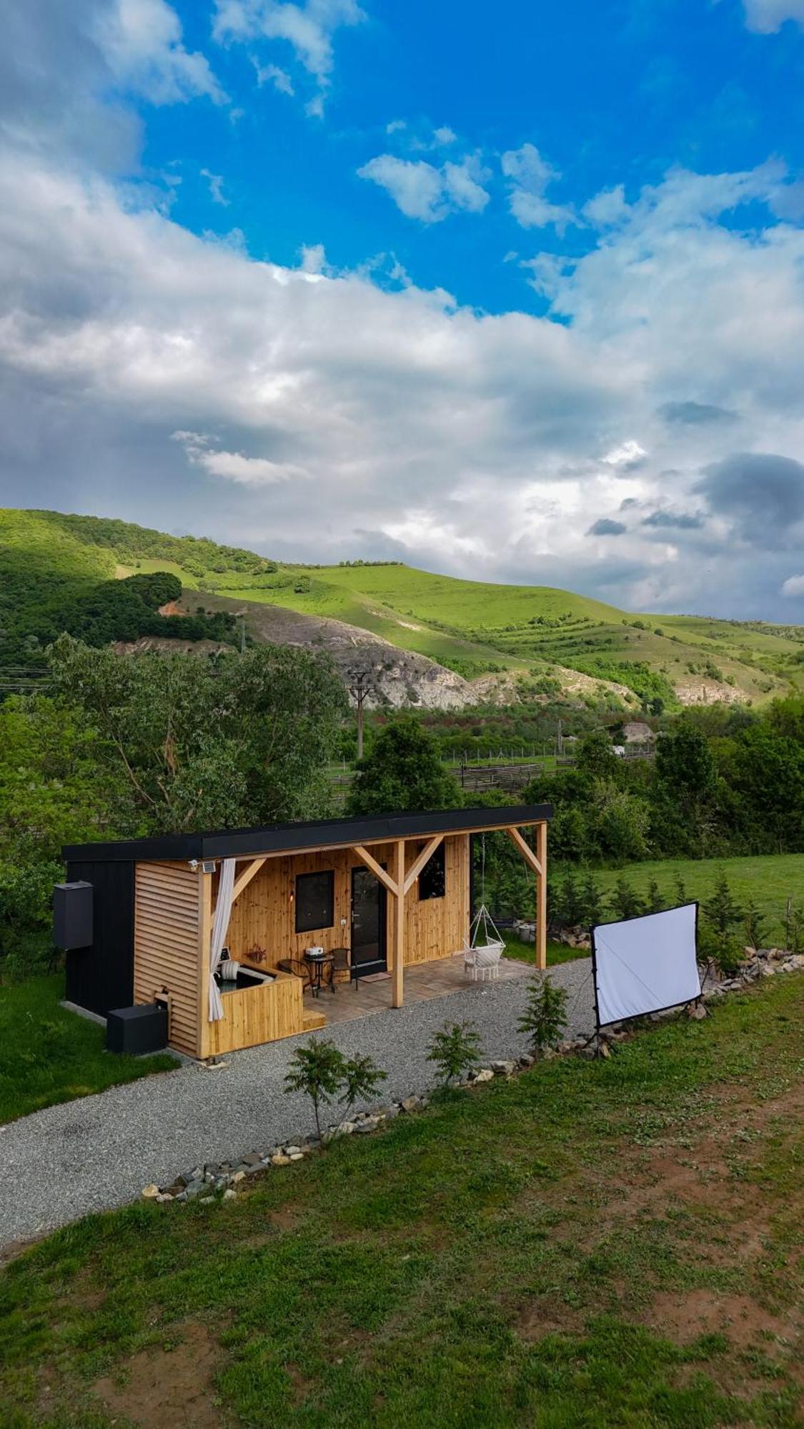 Kubiq Transalpina Villa Petresti Exterior photo